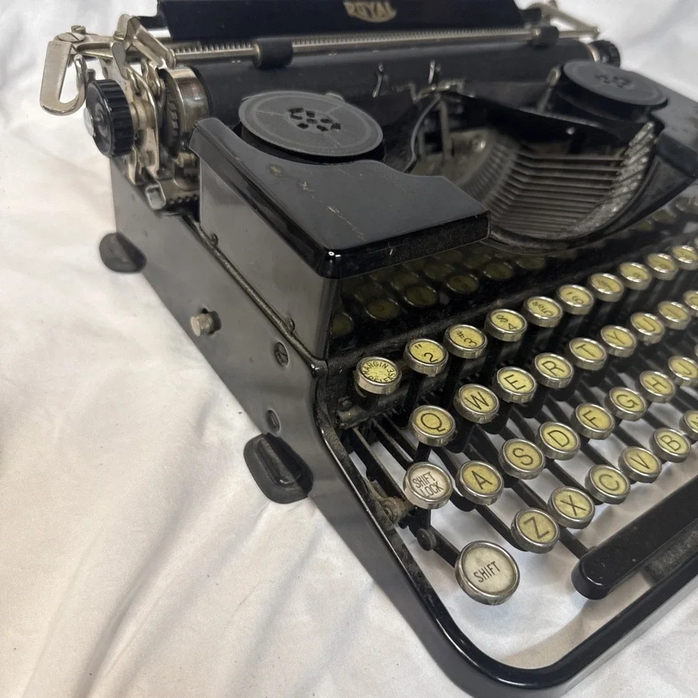 Vintage Royal 10? Standard Manual Typewriter Glass Keys Office Writer 20's 30's